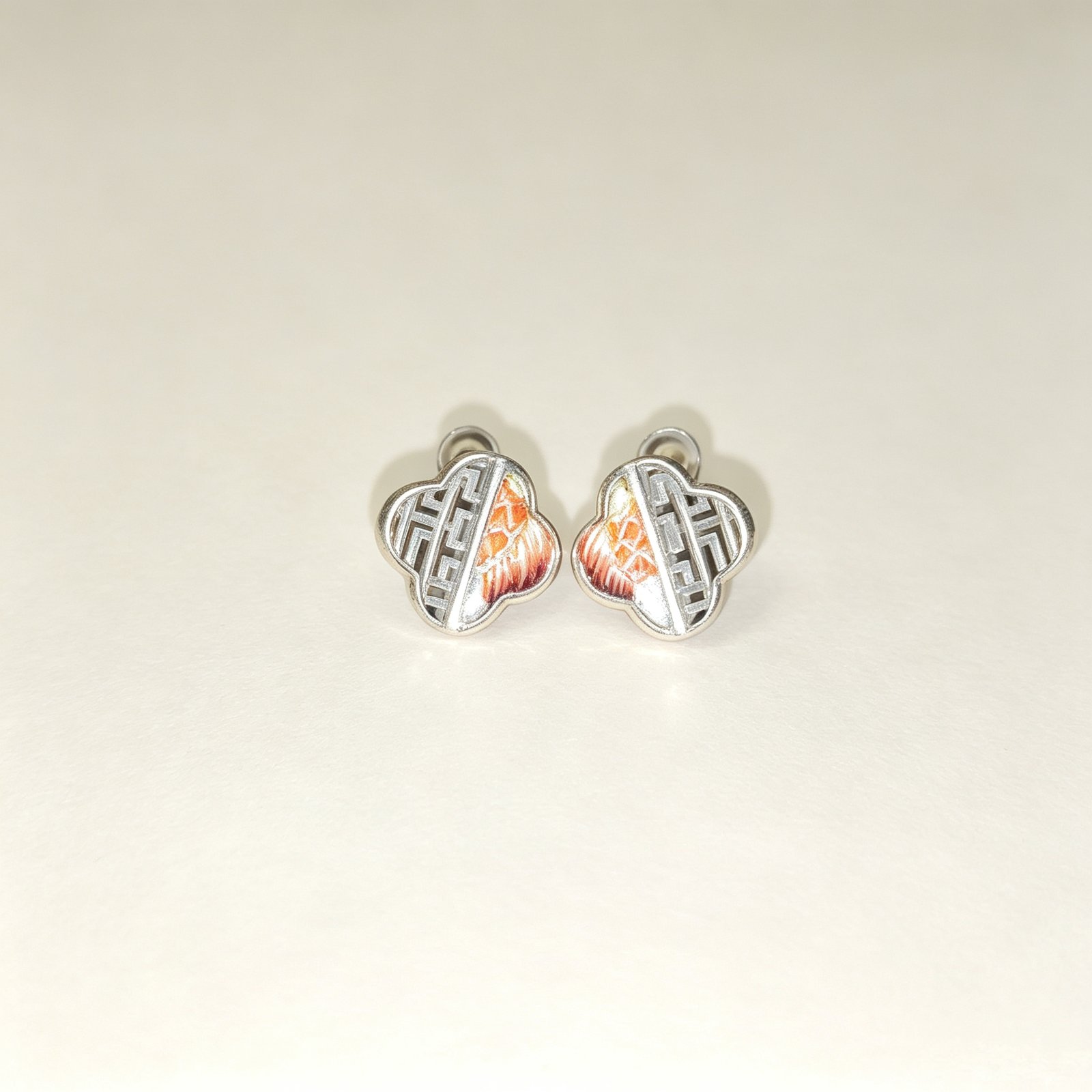 ELA BOUTIQUE |CHINESE CLOVER WINDOW PATTERN STUD EARRING