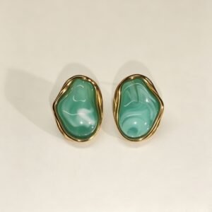 ELA BOUTIQUE| GOLD IRREGULAR GREEN STONE STUD EARRINGS